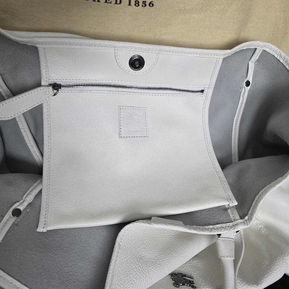 Pebble Leather Very Large Burberry White Tote Bag - Picture 6 of 16